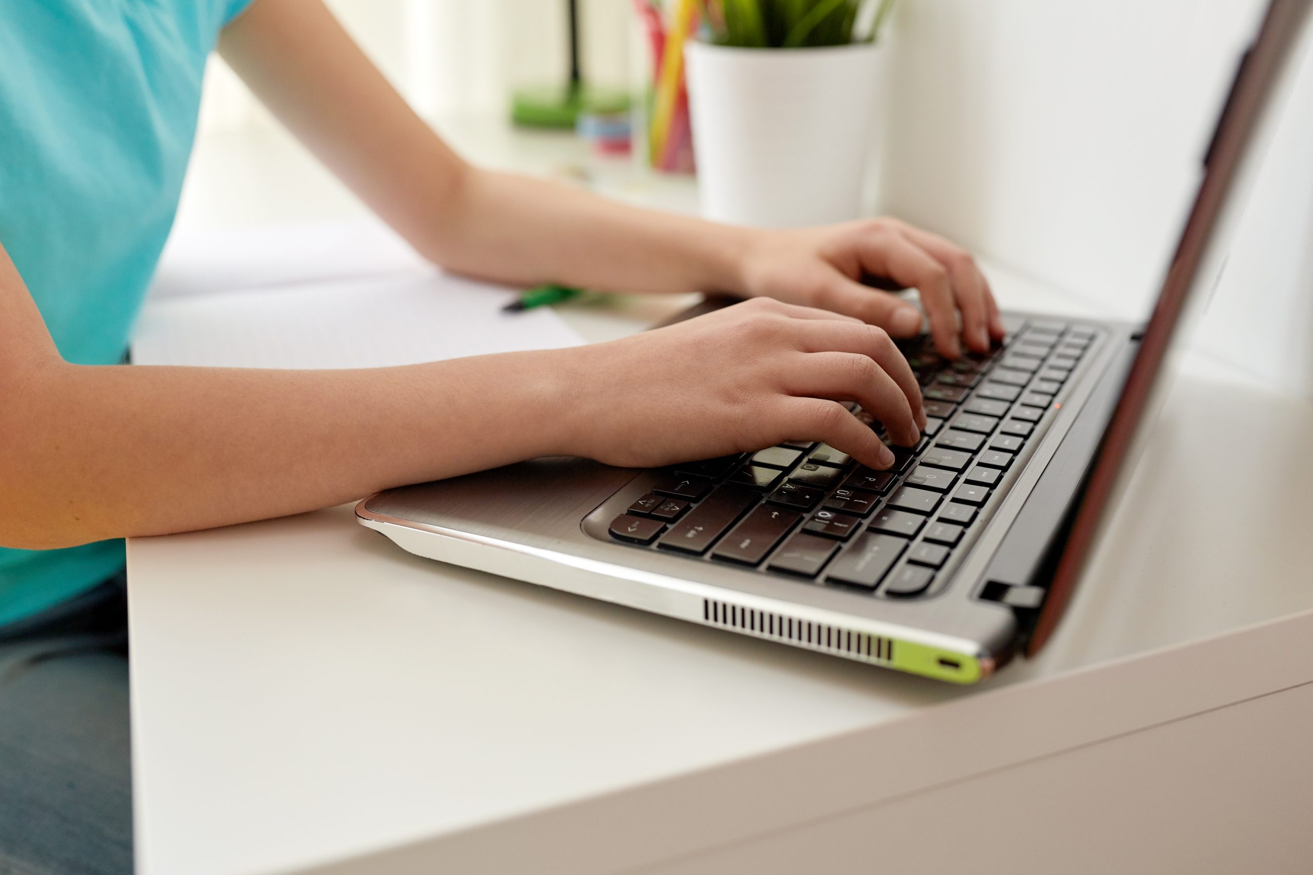 StrongMind to Provide Schools with FREE Online Programs Amid Closures